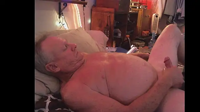 Pussyeat2please online show from 11.11.25