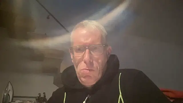 Snapshot of choupipat1 chatting on 10.01.25 choupipat1 online show from 10.01.25