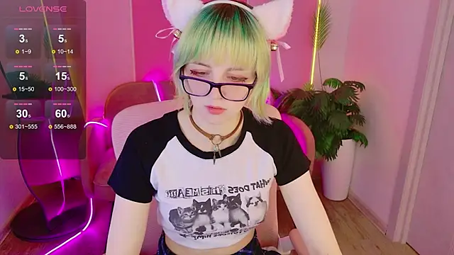 Snapshot of CoralineYoung chatting on 06.15.26 CoralineYoung online show from 06.15.26