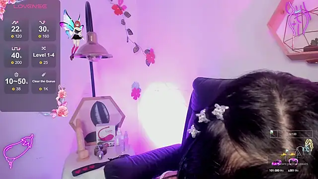 Snapshot of Hadid_Jimenez_ chatting on 09.16.25 Hadid Jimenez online show from 09.16.25