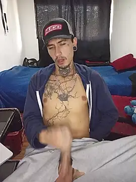 Snapshot of Tattoboy19cm chatting on 06.05.26 Tattoboy19cm online show from 06.05.26