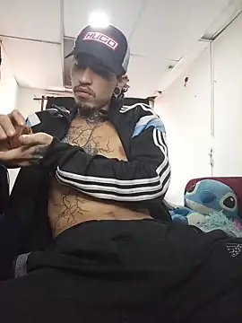 Snapshot of Tattoboy19cm chatting on 06.10.26 Tattoboy19cm online show from 06.10.26