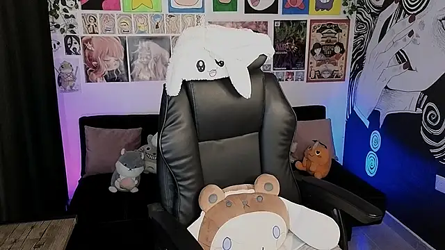 Yuhwan  online show from 09.08.25