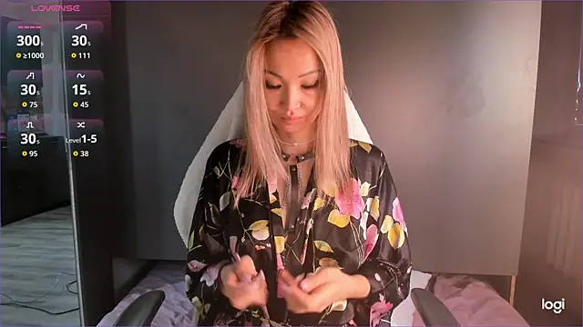 Snapshot of K1ttyC4t_ chatting on 12.03.25 K1ttyC4t online show from 12.03.25