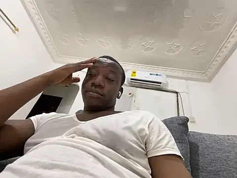 Snapshot of Atta-esi chatting on 10.25.25 Atta-esi online show from 10.25.25