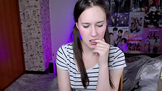 Snapshot of LucyRose3 chatting on 11.26.25 LucyRose3 online show from 11.26.25