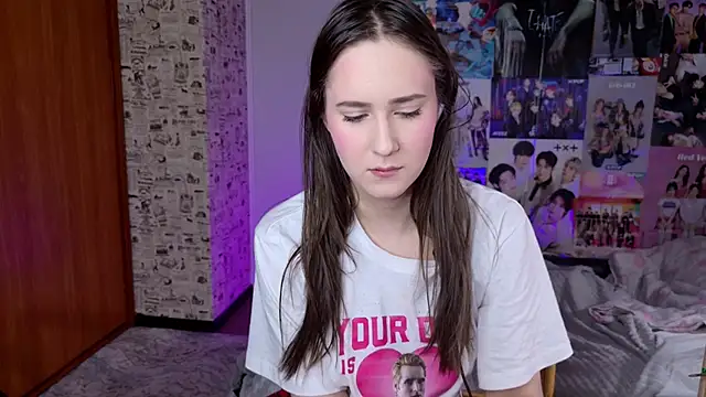 Snapshot of LucyRose3 chatting on 12.01.25 LucyRose3 online show from 12.01.25