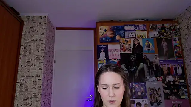 Snapshot of LucyRose3 chatting on 12.14.25 LucyRose3 online show from 12.14.25