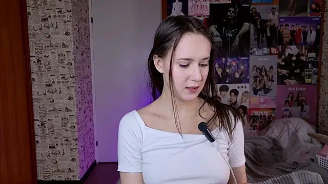 Snapshot of LucyRose3 chatting on 12.15.25 LucyRose3 online show from 12.15.25