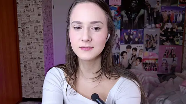 Snapshot of LucyRose3 chatting on 12.16.25 LucyRose3 online show from 12.16.25