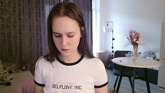 LucyRose3 online show from 04.04.26