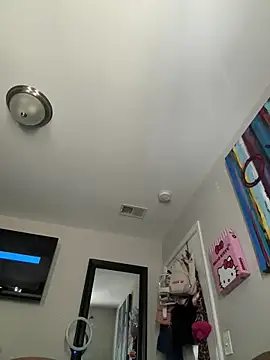 Snapshot of zanaaluvv chatting on 09.15.25 zanaaluvv online show from 09.15.25