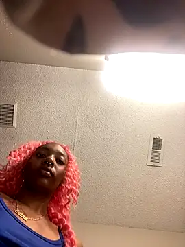 Snapshot of zanaaluvv chatting on 11.10.25 zanaaluvv online show from 11.10.25