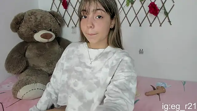 Snapshot of emma_grays2 chatting on 10.10.25 emma grays2 online show from 10.10.25