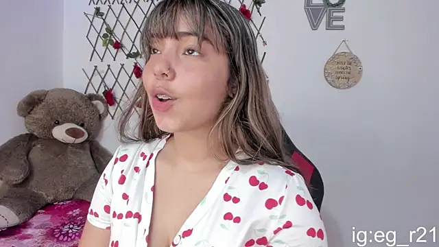 Snapshot of emma_grays2 chatting on 10.31.25 emma grays2 online show from 10.31.25