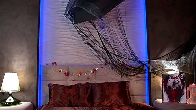 Snapshot of AriWild chatting on 10.31.25 AriWild online show from 10.31.25