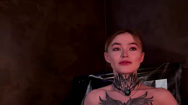 Snapshot of AriWild chatting on 11.01.25 AriWild online show from 11.01.25