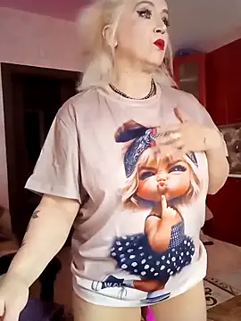 SquirtMilf00 online show from 10.16.25