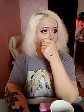 Snapshot of SquirtMilf00 chatting on 02.18.26 SquirtMilf00 online show from 02.18.26