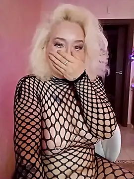 Snapshot of SquirtMilf00 chatting on 03.01.26 SquirtMilf00 online show from 03.01.26