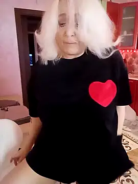 Snapshot of SquirtMilf00 chatting on 03.04.26 SquirtMilf00 online show from 03.04.26