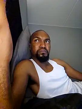 Snapshot of mojaymort chatting on 10.30.25 mojaymort online show from 10.30.25