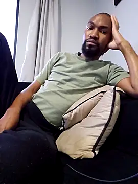 Snapshot of mojaymort chatting on 11.18.25 mojaymort online show from 11.18.25