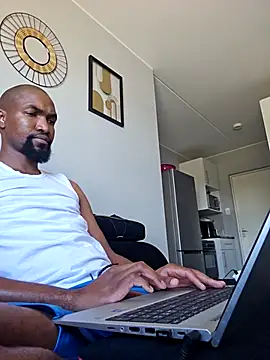 Snapshot of mojaymort chatting on 12.03.25 mojaymort online show from 12.03.25