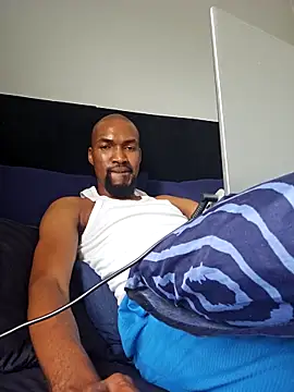 Snapshot of mojaymort chatting on 12.17.25 mojaymort online show from 12.17.25