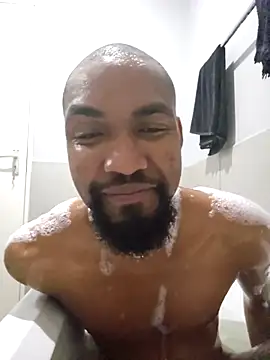 Snapshot of mojaymort chatting on 12.18.25 mojaymort online show from 12.18.25