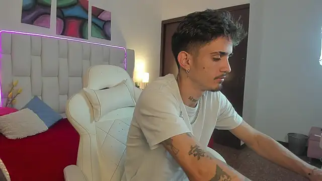 nextboywell1 online show from 04.10.26