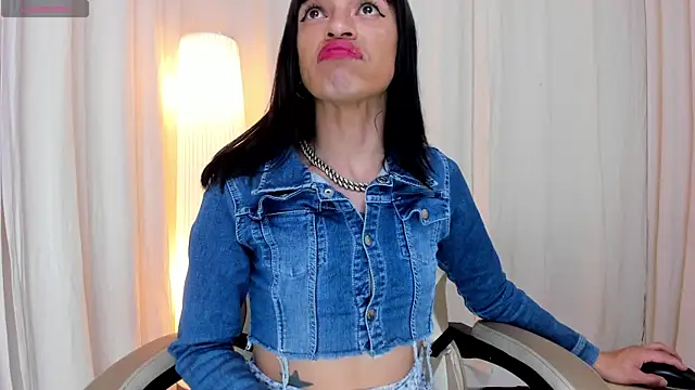 Alanakimura  online show from 11.05.25