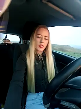 Snapshot of DeeA_Blondy chatting on 11.12.25 DeeA Blondy online show from 11.12.25