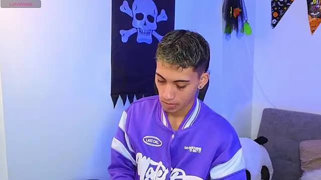 yulian vasquez online show from 10.22.25