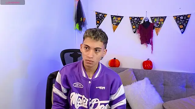 yulian vasquez online show from 10.29.25