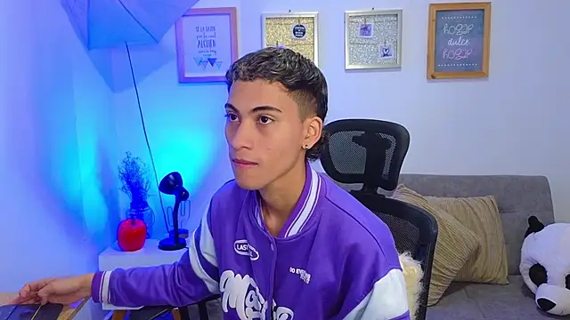 yulian vasquez online show from 11.17.25