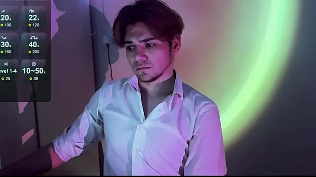 Snapshot of 1RobertTT chatting on 10.08.25 1RobertTT online show from 10.08.25