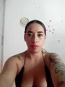 Snapshot of Valenn_fernandez chatting on 06.24.26 Valenn fernandez online show from 06.24.26