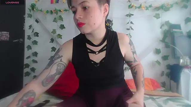 Snapshot of Mitsuha_gate chatting on 02.13.26 Mitsuha gate online show from 02.13.26