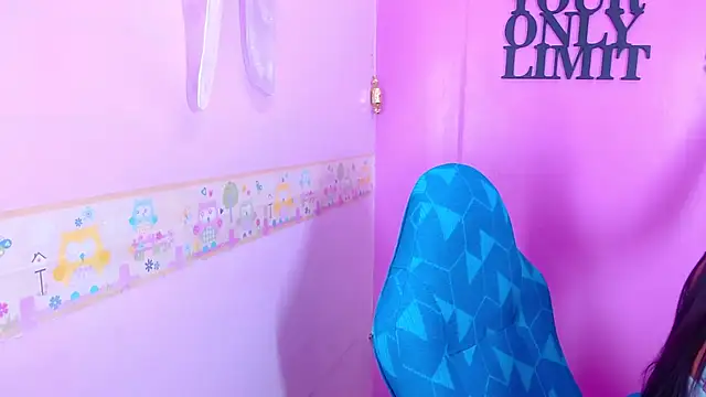 EMMA ROGGER online show from 09.10.25