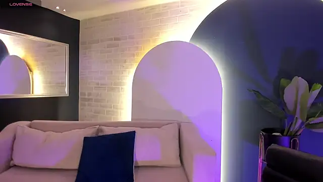 MilaLawrence online show from 04.17.26