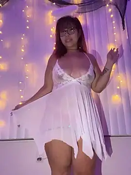 Snapshot of moan4mona chatting on 09.15.25 moan4mona online show from 09.15.25