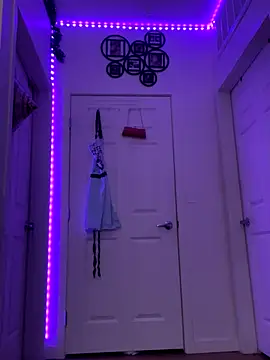 Snapshot of moan4mona chatting on 09.23.25 moan4mona online show from 09.23.25