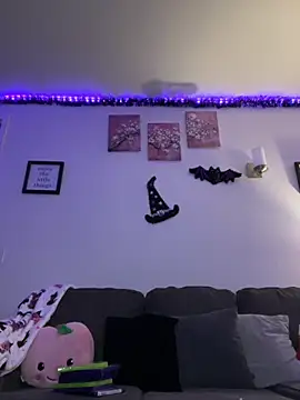 Snapshot of moan4mona chatting on 10.16.25 moan4mona online show from 10.16.25