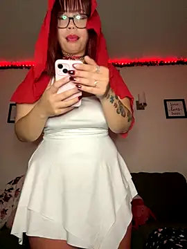 Snapshot of moan4mona chatting on 10.26.25 moan4mona online show from 10.26.25