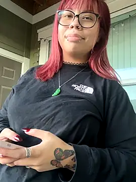 Snapshot of moan4mona chatting on 10.29.25 moan4mona online show from 10.29.25