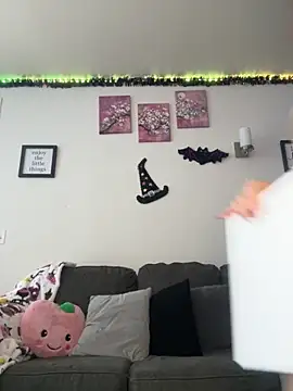 Snapshot of moan4mona chatting on 11.01.25 moan4mona online show from 11.01.25