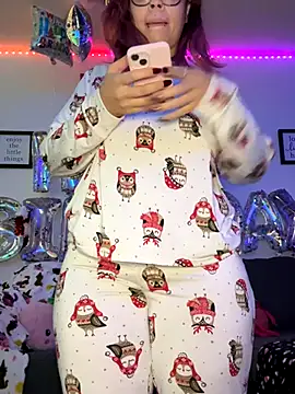 Snapshot of moan4mona chatting on 11.22.25 moan4mona online show from 11.22.25