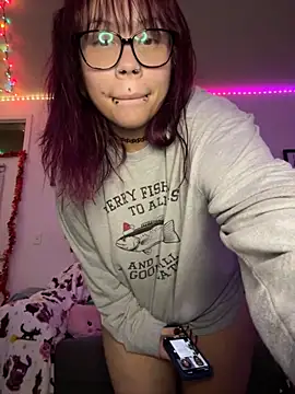 Snapshot of moan4mona chatting on 11.23.25 moan4mona online show from 11.23.25