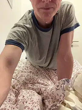 SexyLeon8 online show from 03.18.25